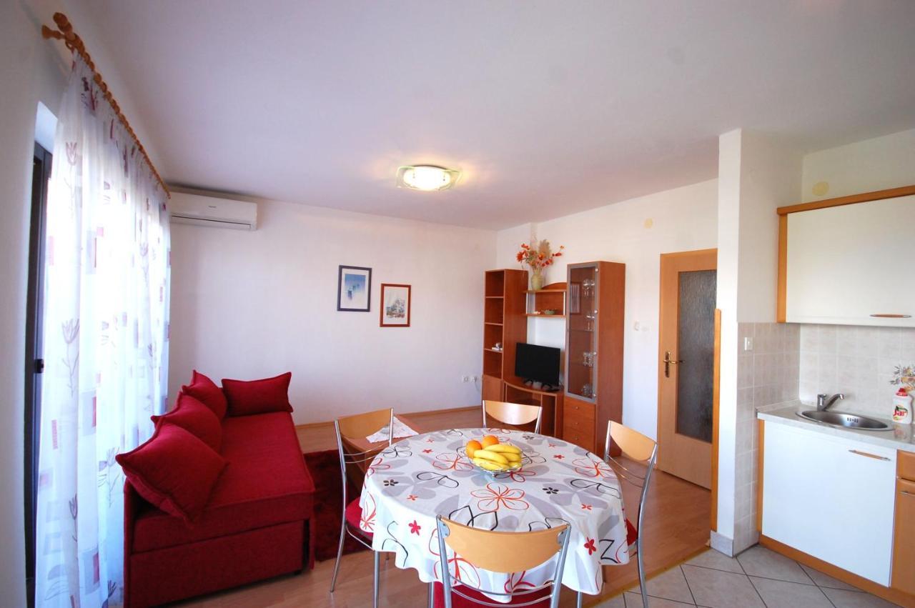 Apartments Andrea By El-Pi Tours Njivice Buitenkant foto